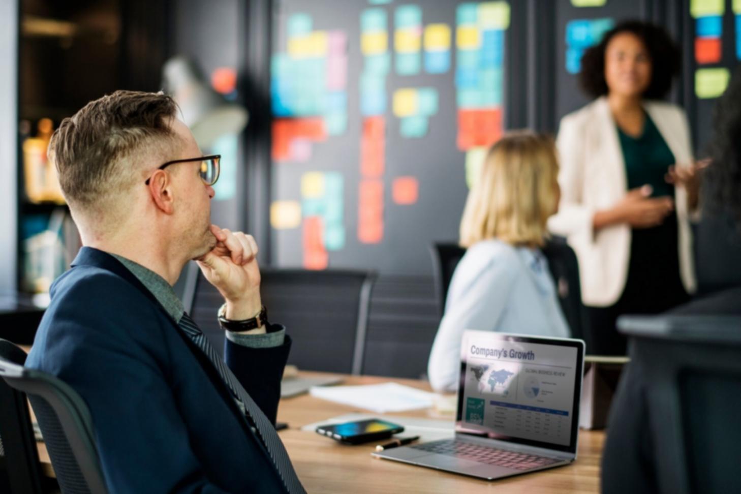 Formation en finances personnelles - environnement d'apprentissage moderne